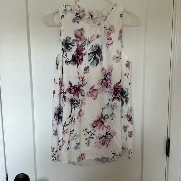 NWOT White floral no sleeve blouse! - Picture 1 of 3